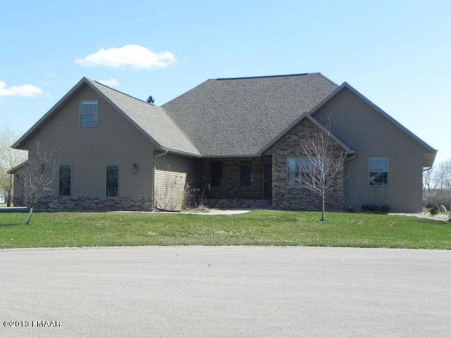 220 Hackberry Ct, Kindred, ND 58051
