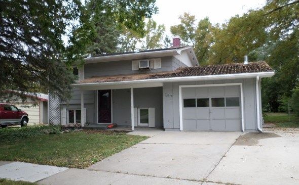 127 Jefferson Ave S, Brookings, SD 57006