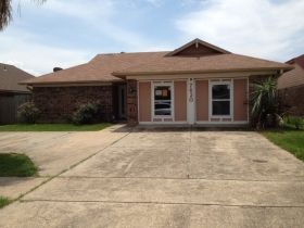 7620 Expedition Dr, New Orleans, LA 70129