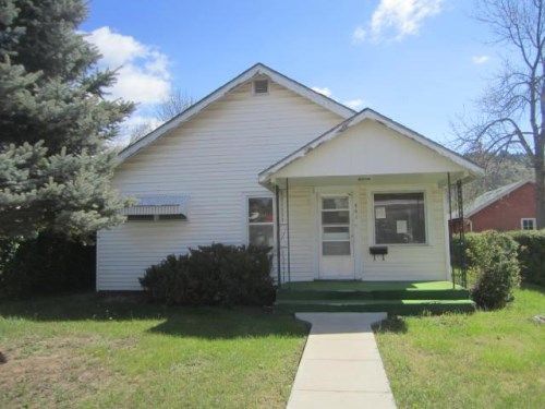 441 S 6th St, Hot Springs, SD 57747