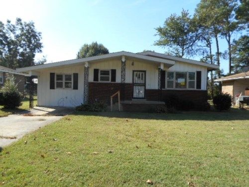 821 Oxford St, Forrest City, AR 72335
