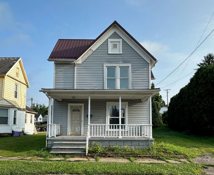 152 Neighbor St, Newcomerstown, OH 43832