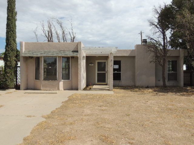 306 Russell St, Carlsbad, NM 88220