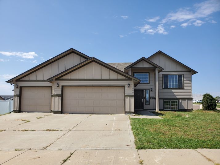 1999 2nd Ave E, Dickinson, ND 58601