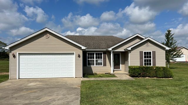 136 Crossing View Dr, Berea, KY 40403