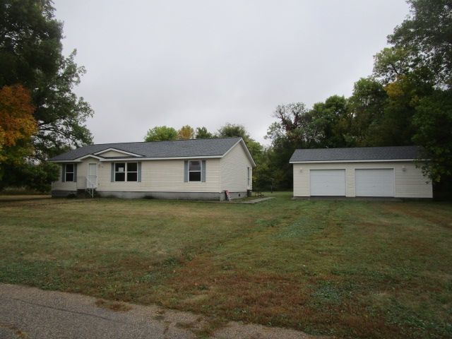 411 3rd St, Currie, MN 56123
