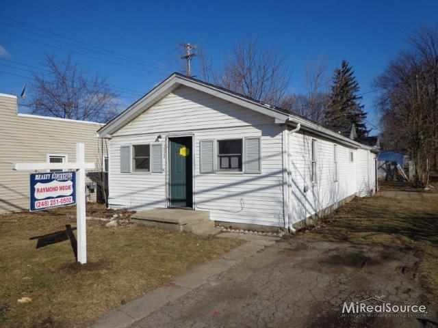 2928 Hensman St, Keego Harbor, MI 48320