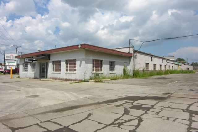 27544 Groesbeck Highway, Roseville, MI 48066
