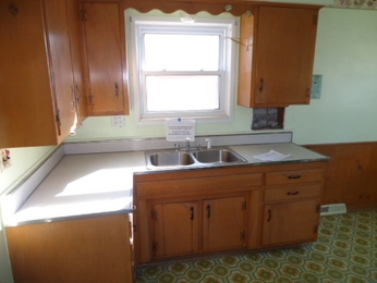 31575 Taylor St, Wayne, MI 48184