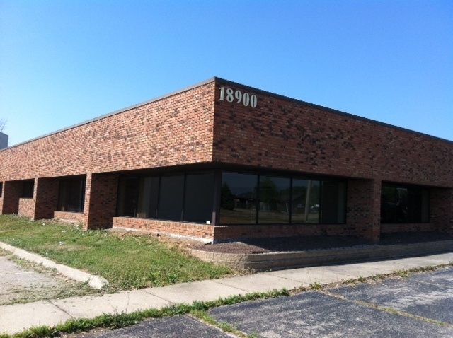 18900 Fifteen Mile Rd, Clinton Township, MI 48035