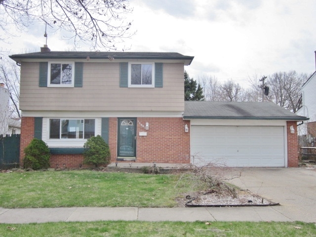 34861 Richard St, Wayne, MI 48184