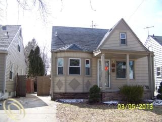 2135 University Ave, Lincoln Park, MI 48146