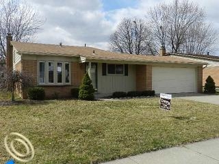 21272 Danbury St, Trenton, MI 48183