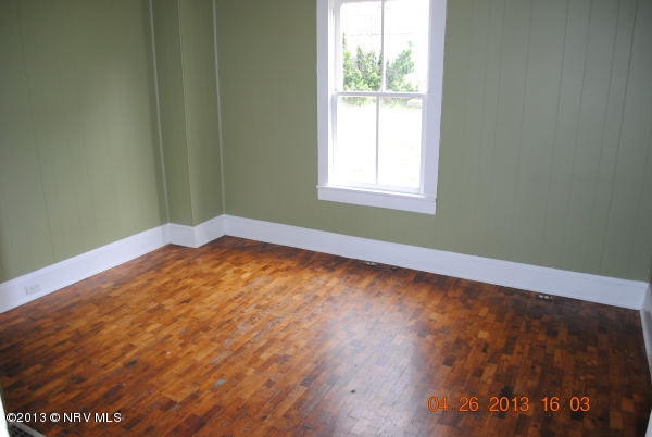 207 Madison Ave S, Pulaski, VA 24301