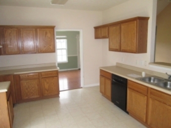 1712 Chris Dr, La Vergne, TN 37086
