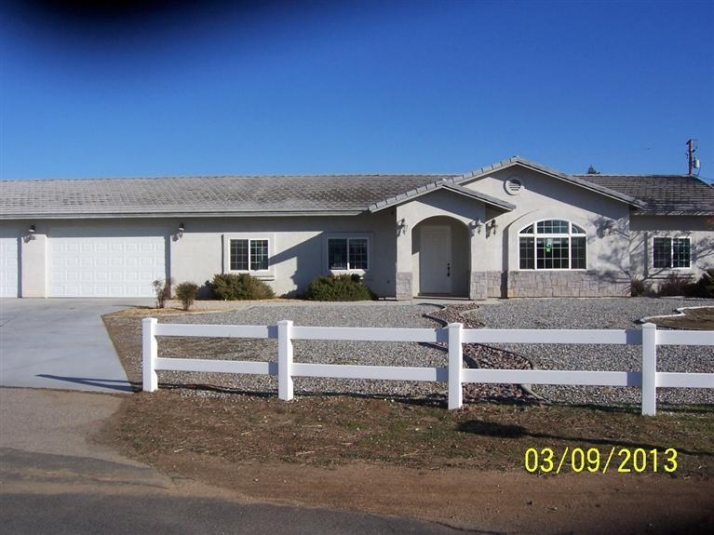 18290 Hiawatha Rd, Apple Valley, CA 92307