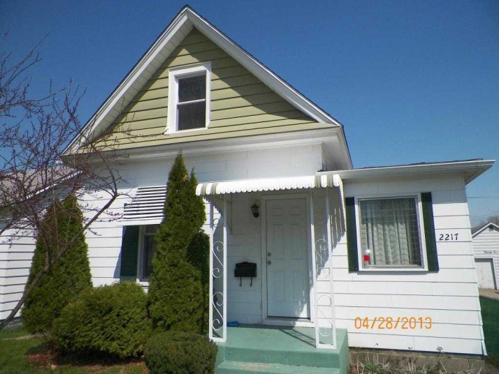 2217 N 7th St, Clinton, IA 52732