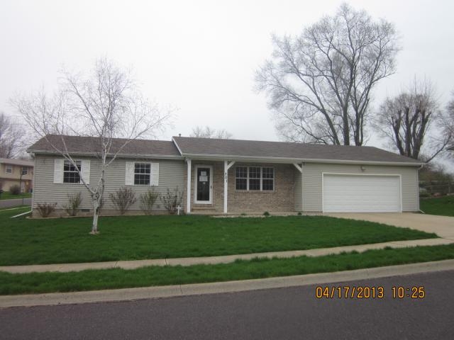 301 Pontiac Road, Pekin, IL 61554