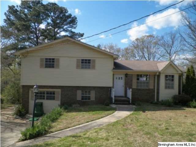 220 Oak Dr W, Trussville, AL 35173