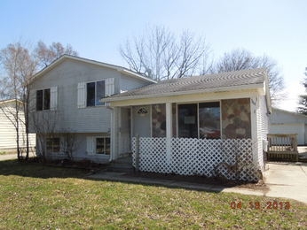 344 Oakwood Ln, Perry, MI 48872