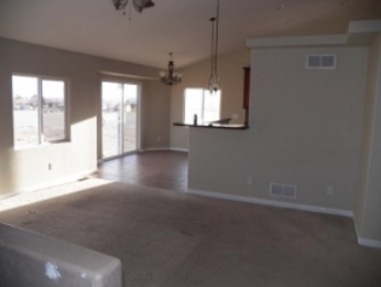 925 E Saunders Dr, Pueblo, CO 81007