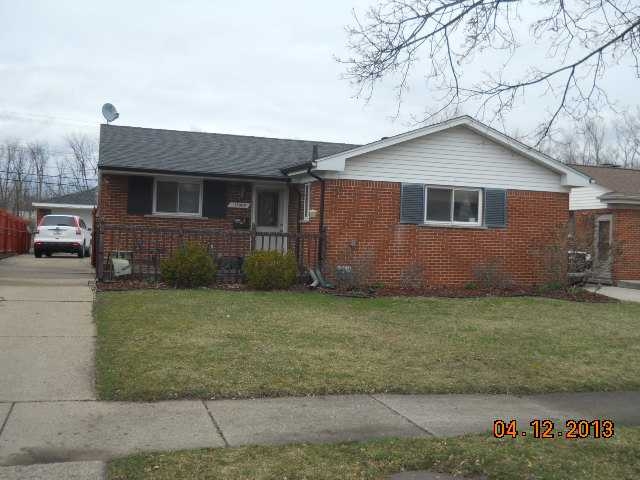 28068 Mackenzie Dr, Westland, MI 48185