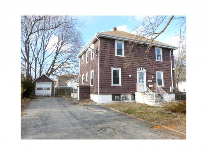 45 Bateman Ave, Cranston, RI 02920