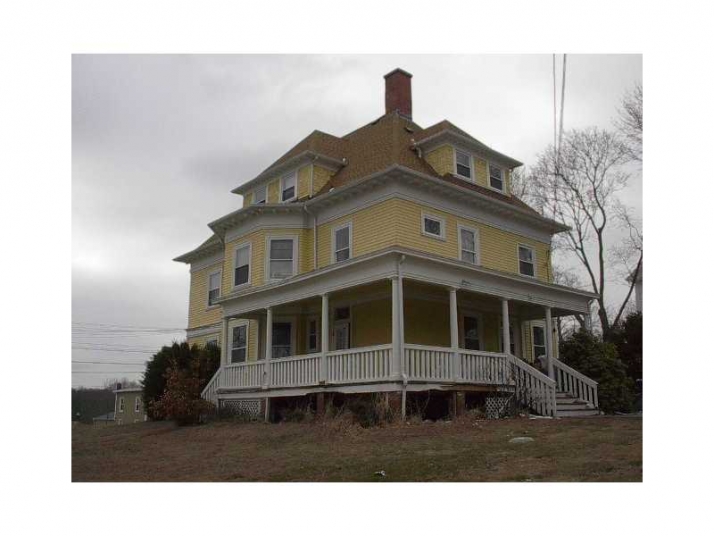 1416 Main St, West Warwick, RI 02893