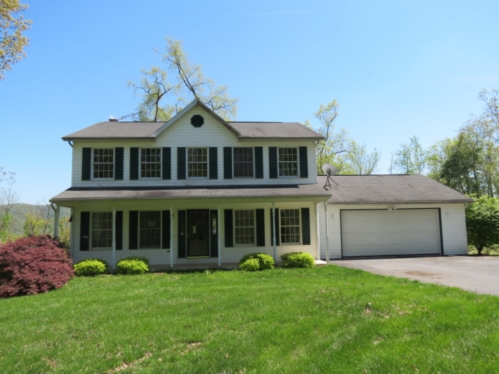 821 Sapwood Dr, Hedgesville, WV 25427