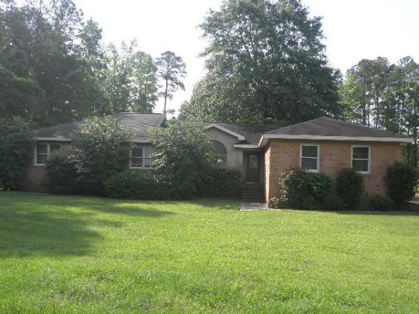 142 Commodore Dr Nw, Milledgeville, GA 31061
