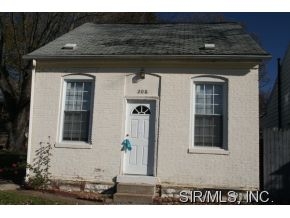 208 11th St, Belleville, IL 62220