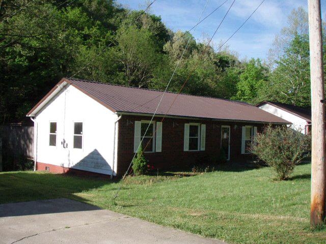 185 Riverview Dr, Saint Albans, WV 25177