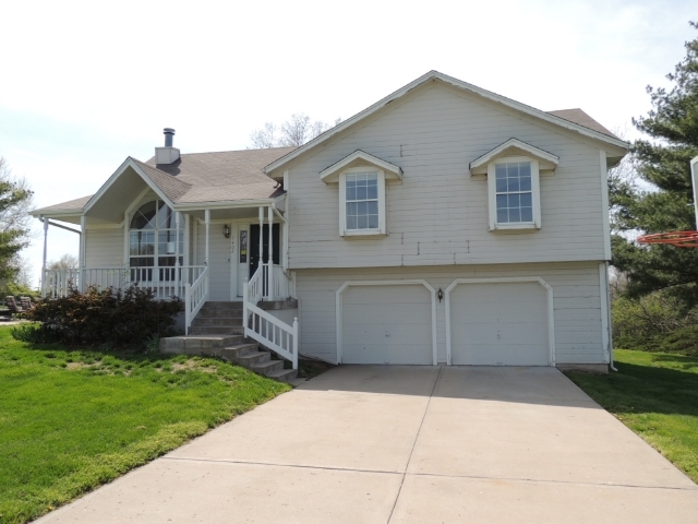 7402 Murkins Rd, Kansas City, MO 64133