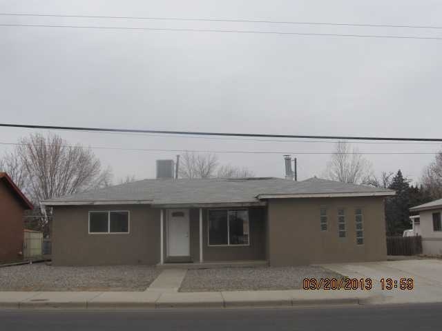 704 Butler Ave, Farmington, NM 87401