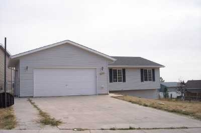 1907 Kenadie Dr, Gillette, WY 82718