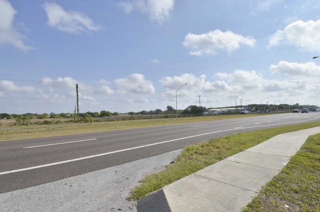 College Av., Ruskin, FL 33570