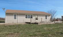 18054 Hollingsworth Rd Tonganoxie, KS 66086