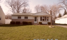 424 Lakeside Dr Waterford, MI 48328