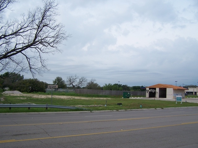 1712 U.S. 190, Lampasas, TX 76550