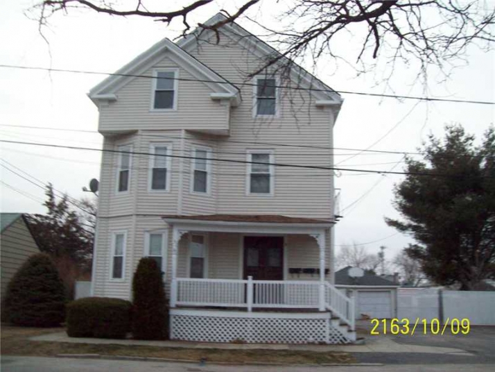 8 Seymour Ave, Cranston, RI 02910