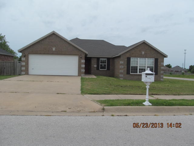 810 Grandy Pl, Lowell, AR 72745