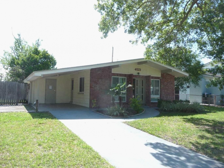 4523 Picadilly St, Tampa, FL 33634