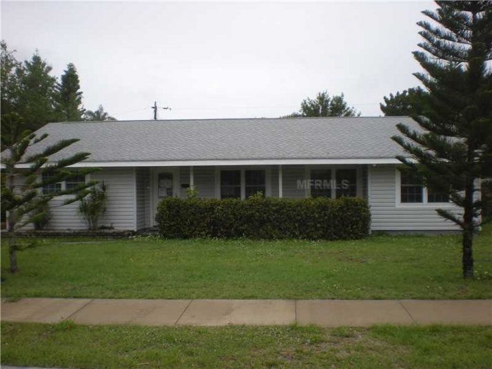 2451 Pelican Dr, Sarasota, FL 34237