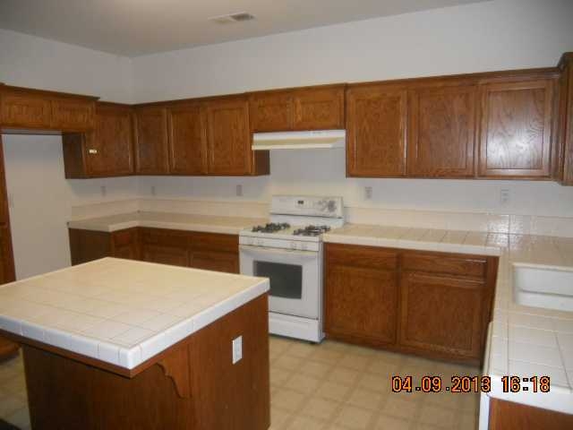 2830 Edgar Ave, Sanger, CA 93657