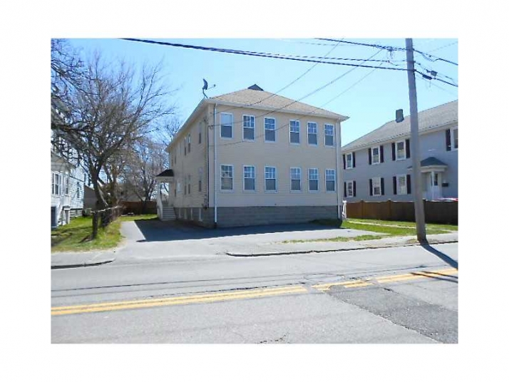 221 Market St, Warren, RI 02885