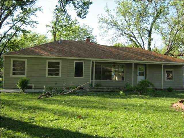 2808 E Glen Oaks Dr, Wichita, KS 67216