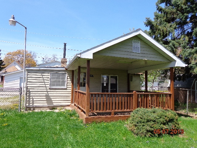 2912 Emmaus Ave, Zion, IL 60099