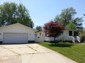 2307 E 5th St, Mishawaka, IN 46544