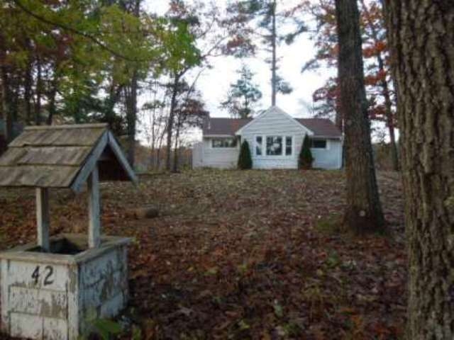 42 Oak Pl, Halifax, MA 02338