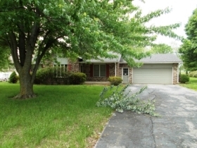 504 S Countryside Dr, Louisburg, KS 66053